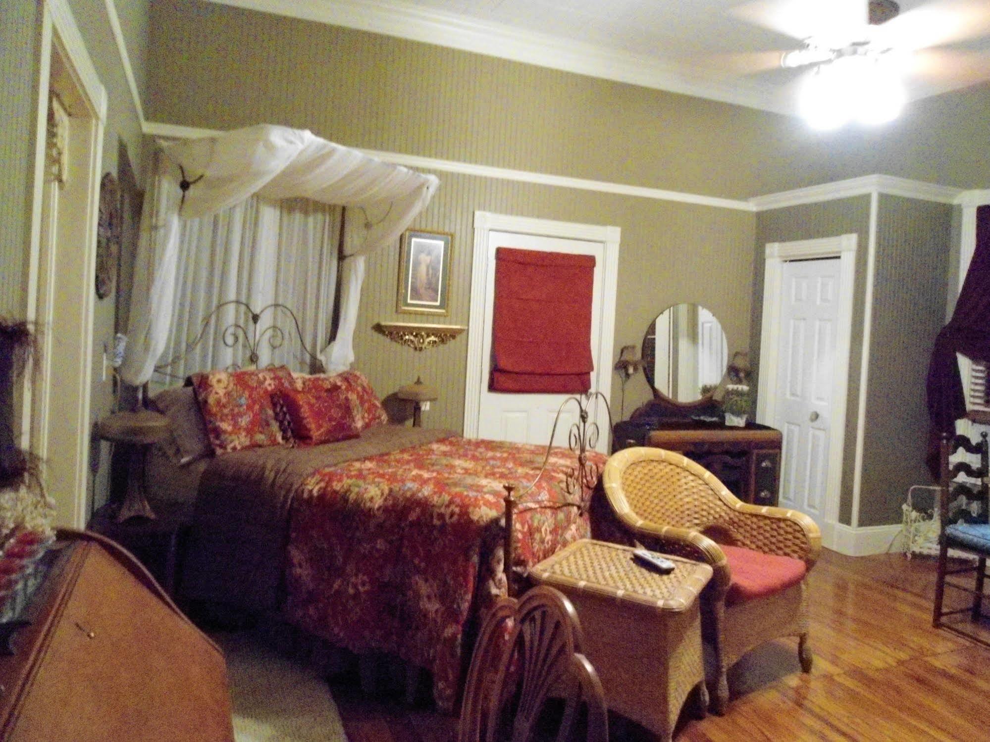 The Guest Room Abbeville Exterior foto